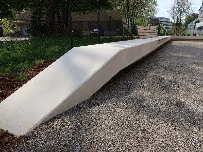 Sonderanfertigung: Betonmöbel im Aussenraum